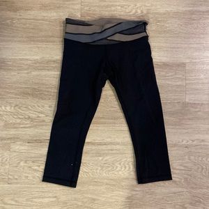 LULULEMON Size 8 Capri leggings